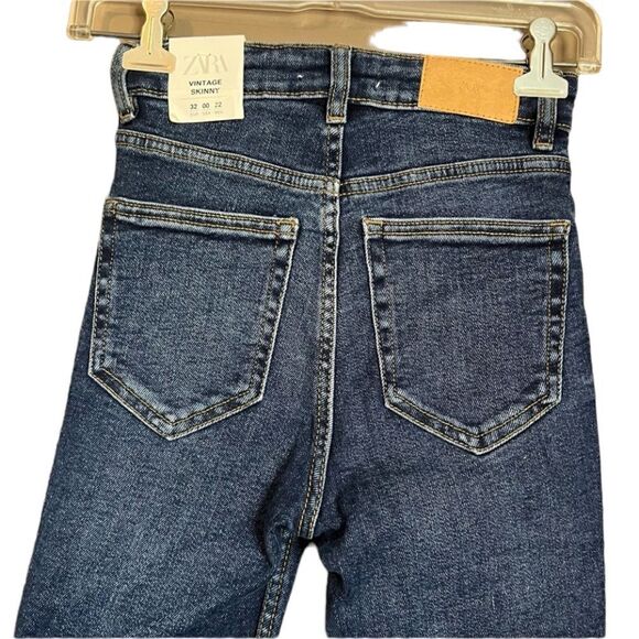 NWT! Zara vintage skinny jeans. Medium wash - Picture 14 of 15